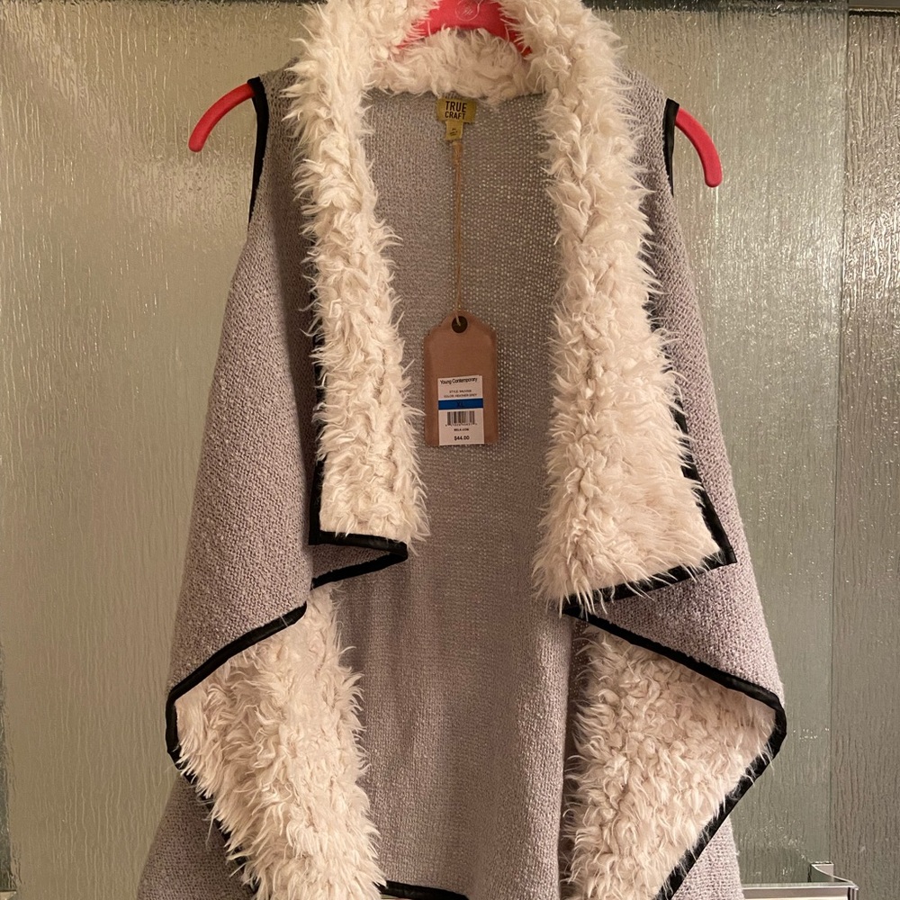🛑 XL vest new with tags